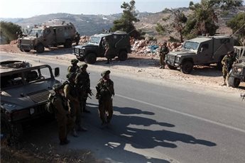 jewish soldiers along roadside