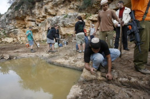 jews diverting Palestinian water to steal it