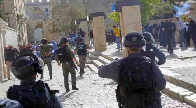 Photos – injuries and arrests violent clashes at Al-Aqsa